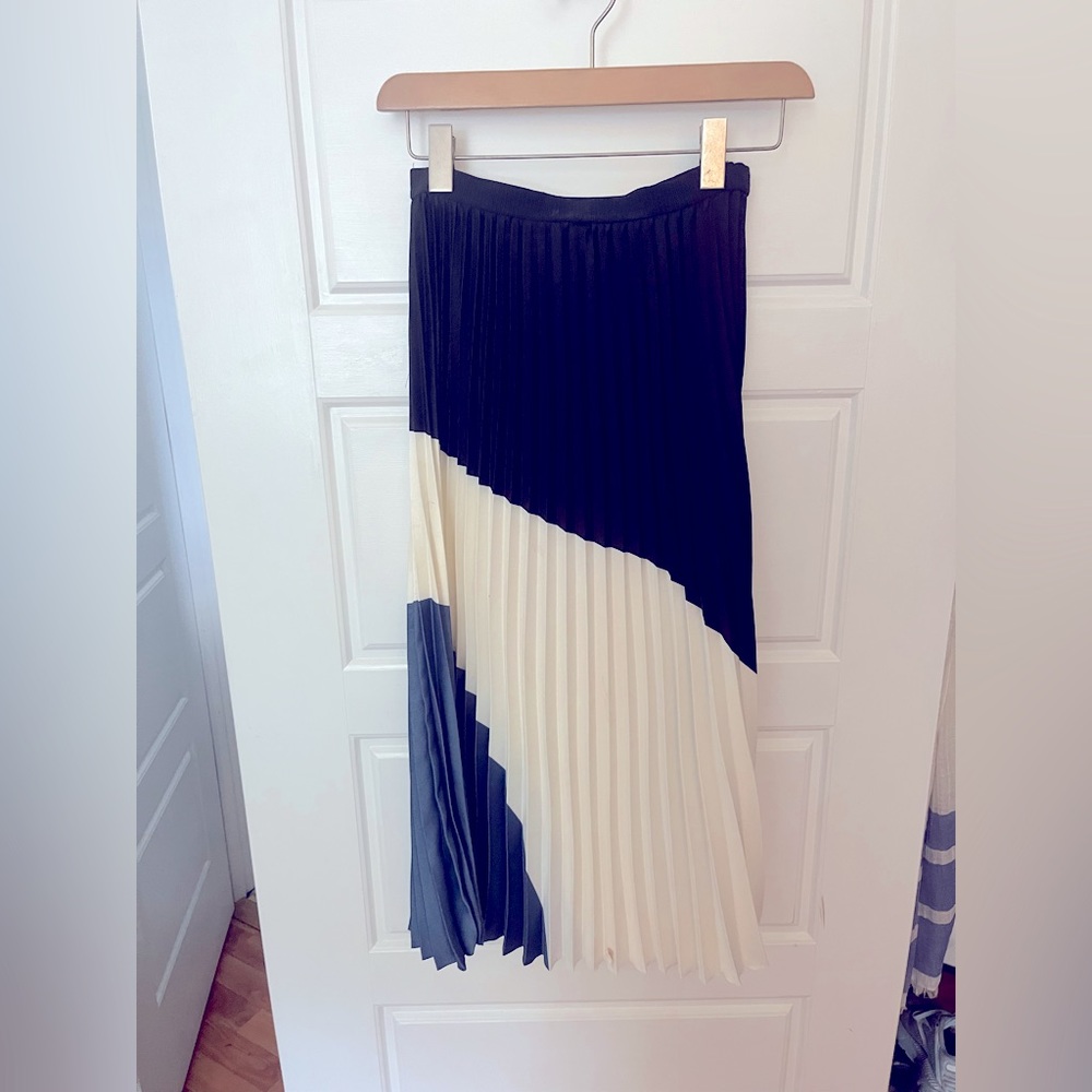 H&M midi skirt, super cute! Sz 2